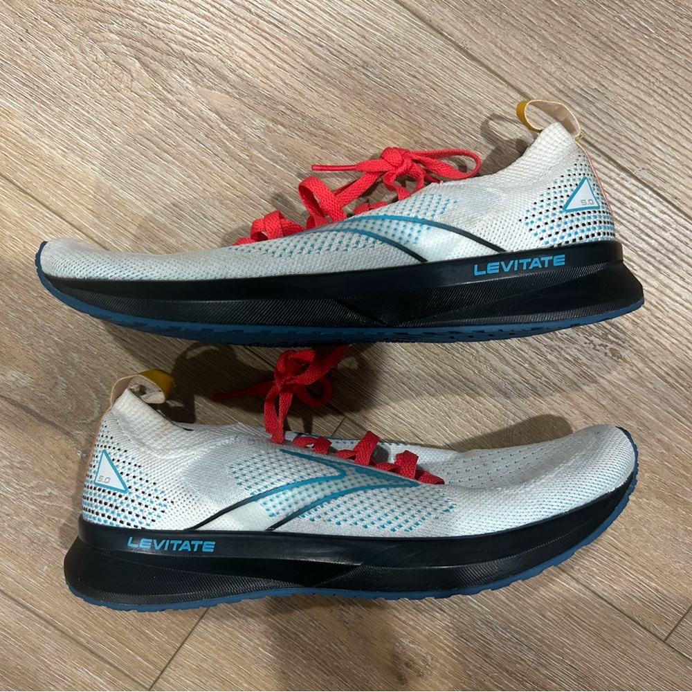 Brooks - Picture 2 of 4